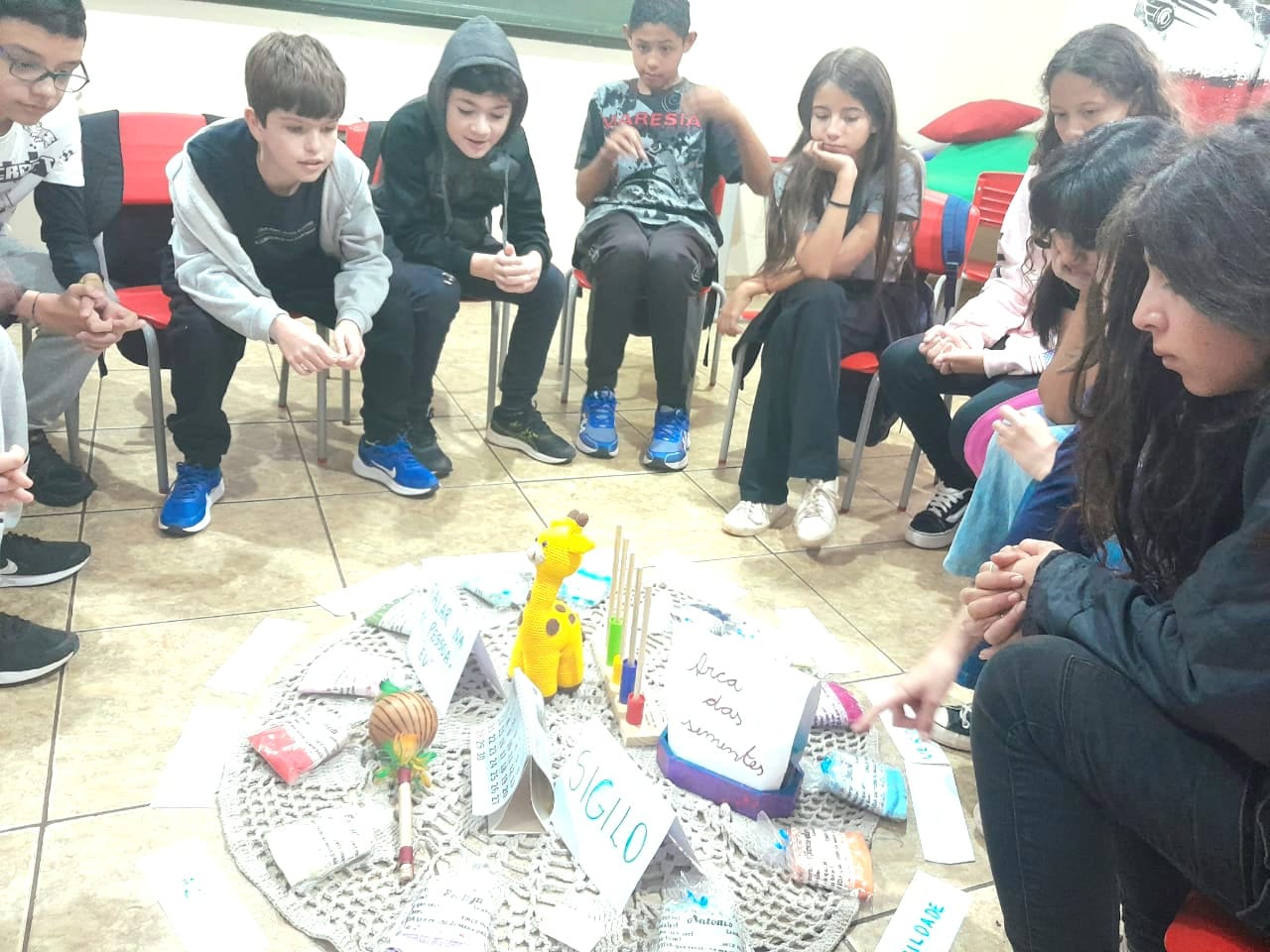 CÍRCULOS JR - EM HENRIQUE HOSTYN